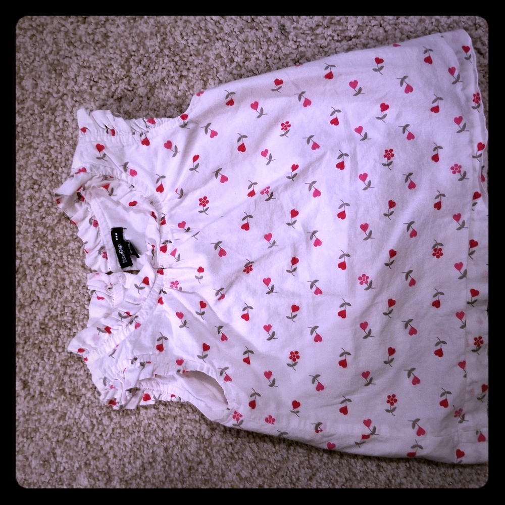 Gap heart flower patterned tank top